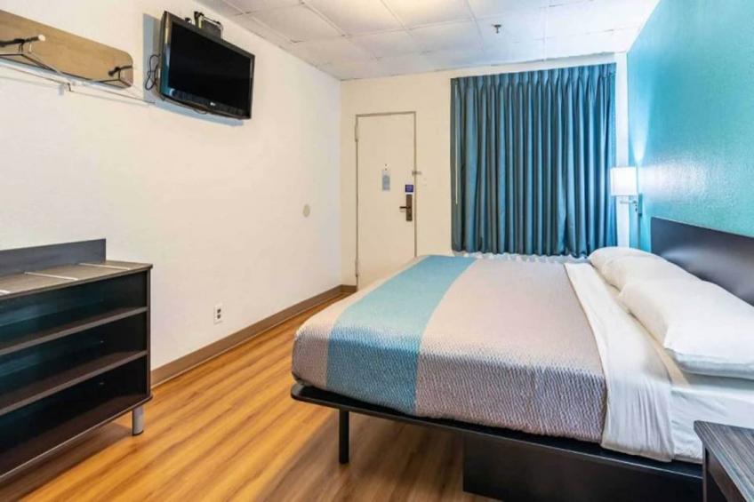 1 Queen Bed  Smoking - foto 8
