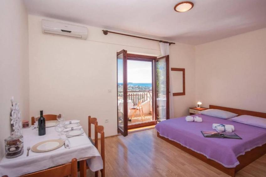 Guest House Stay & Smile Dolac Primošten - Two Bedroom Apartment with Sea View and Balcony - foto 4