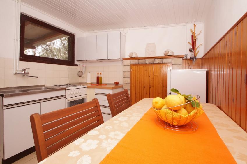 Vacation House Planika - Two Bedroom Holiday Home with Terrace and Sea View - foto 4