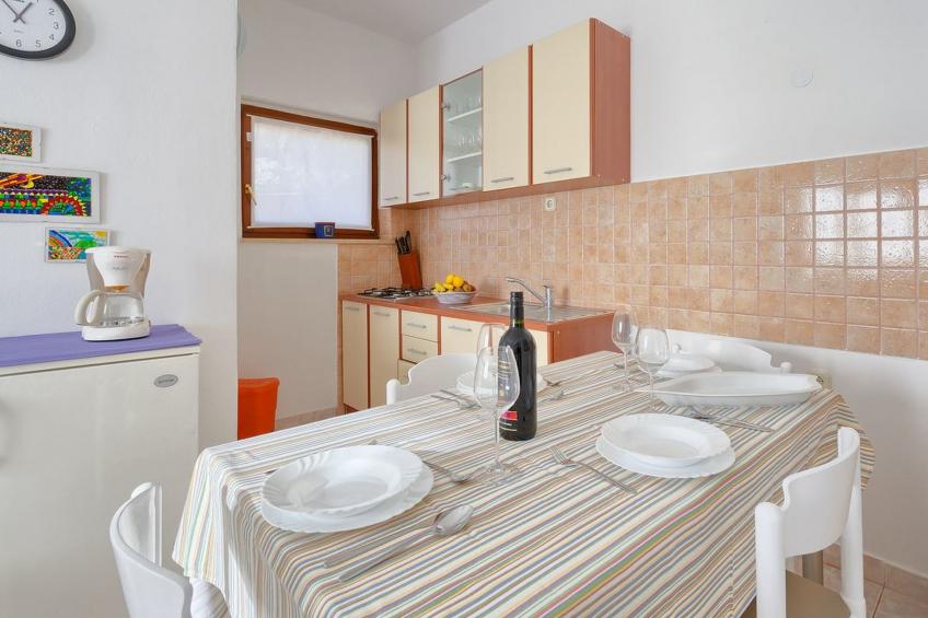 Helle Ferienwohnung in Vinkuran mit Garten, Grill und Terrasse - foto 12