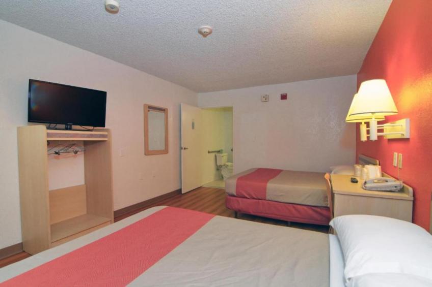 2 Full Beds  ADA/RI Shower/Mini Fridge - foto 17