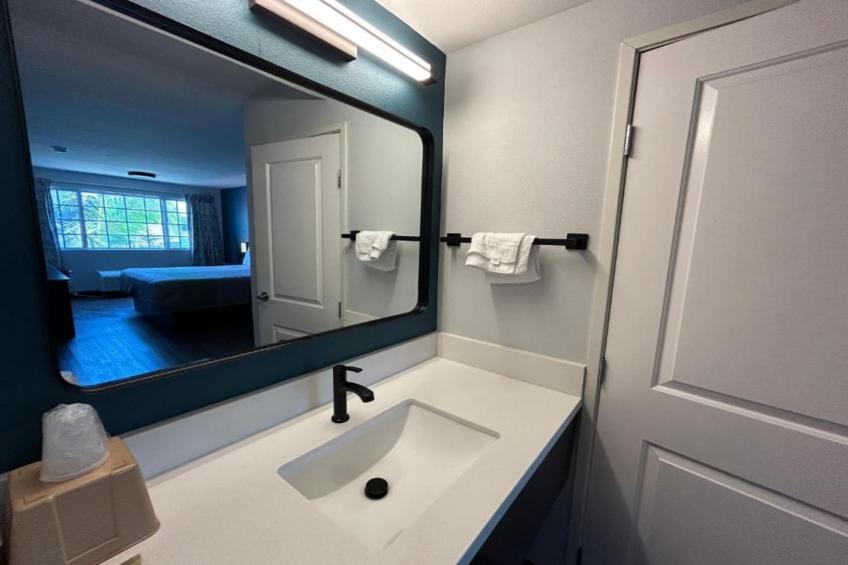 2 Queen Beds  Non-Smoking Micfridge - foto 12