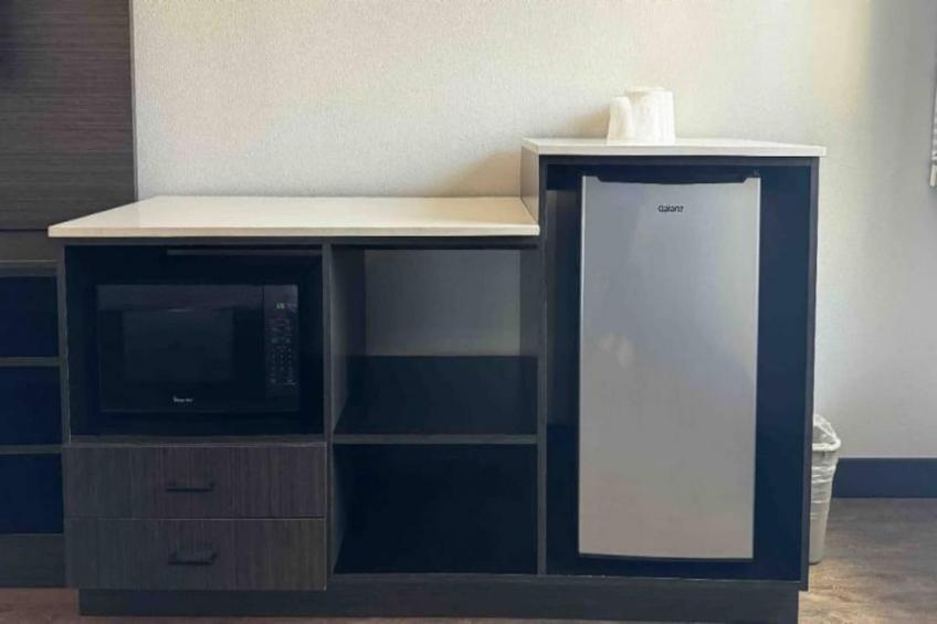 1 King Bed  Non-Smoking Micfridge - foto 29