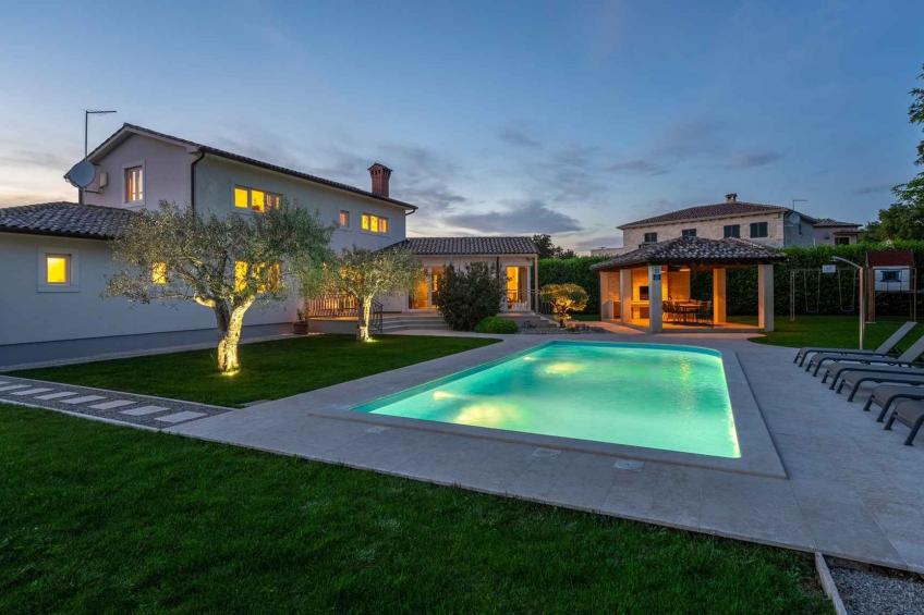 Villa avec climatisation et piscine - BF-RN8DF