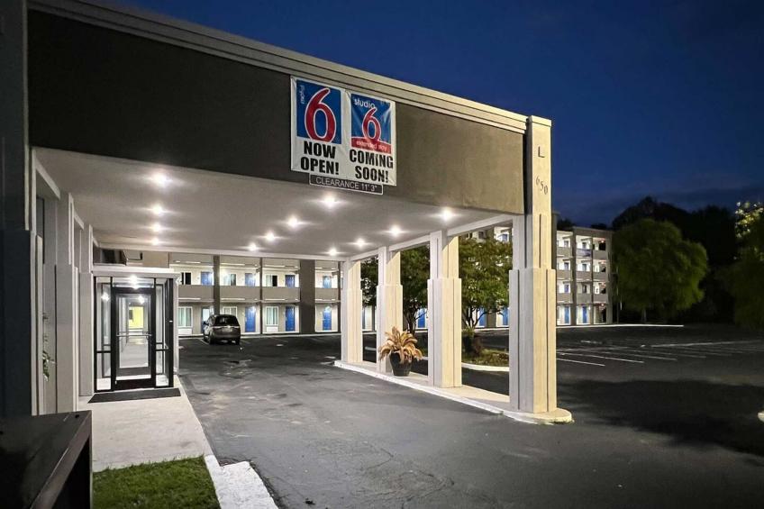 1 King Bed  Non-Smoking Micfridge - foto 2