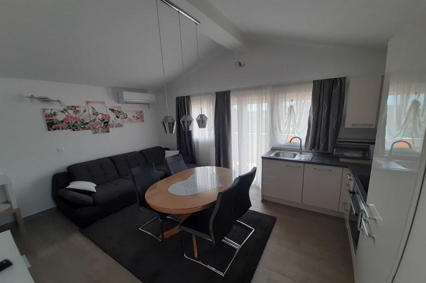 Cozy Apartments with Private Balcony Vinisce - Comfort Two Bedroom Apartment (Owner III)