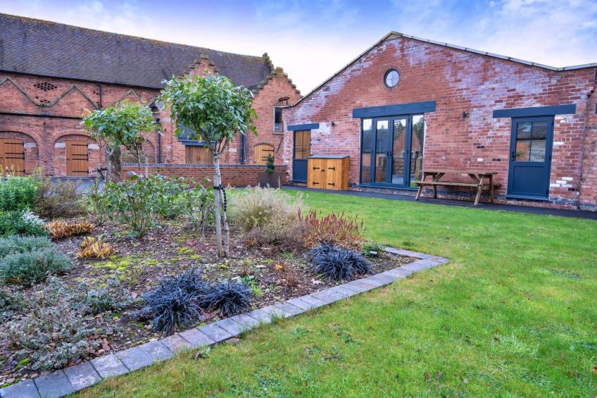 Courtyard View at Longford - foto 7