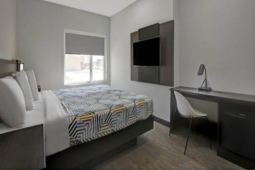 1 King Bed  Non-Smoking Mini Fridge - foto 7