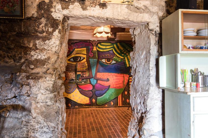 Haus mit modernem Interieur und einer alten Taverne - foto 37