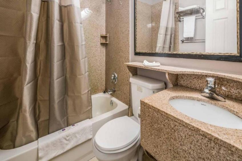 1 Full Bed  Mobility Access RI Shwr Nsmk - foto 16
