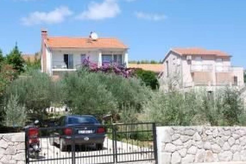 Tihana mit mediterranem Garten - foto 3