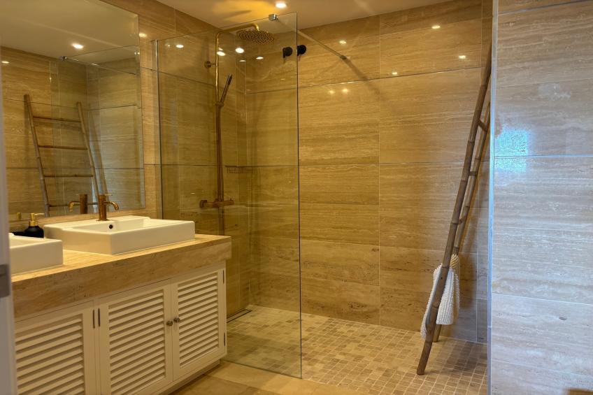 3-Bedroom Apartment with Sea & Mountain Views - foto 20