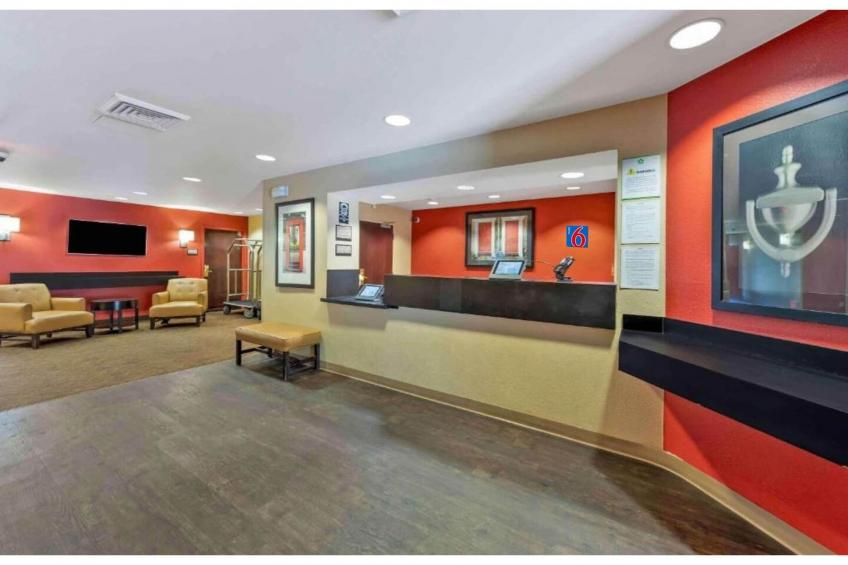 1 Queen Bed  Non-Smoking Kitchen - foto 24