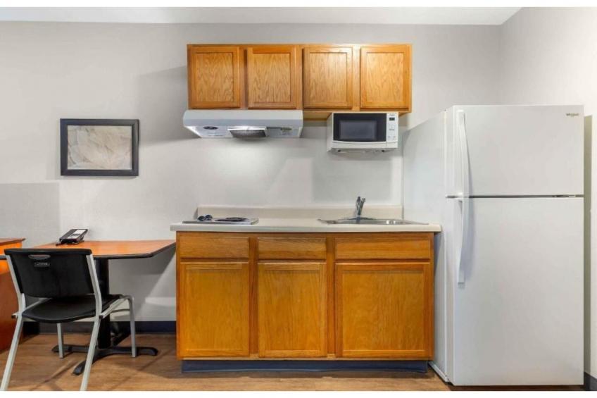 1 Full Bed  Non-Smoking Kitchen - foto 6