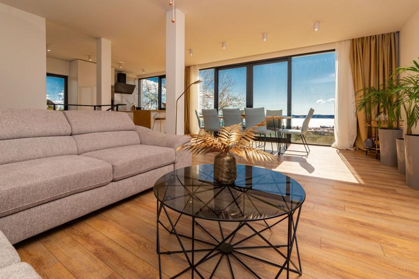 Haus für 9 Personen und 1 Kind in Kastel Luksic