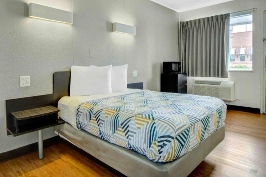 1 Queen Bed  Non-Smoking - foto 9