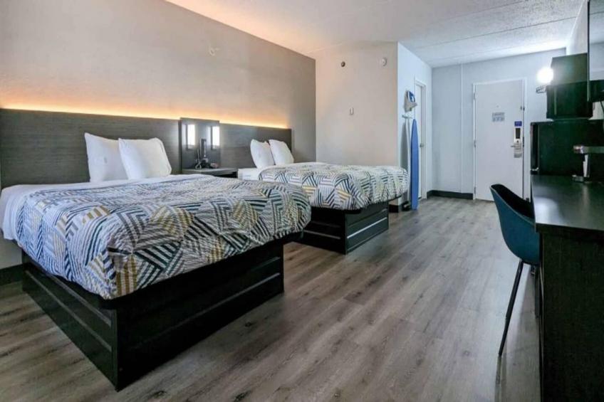 2 Full Beds  Micfridge