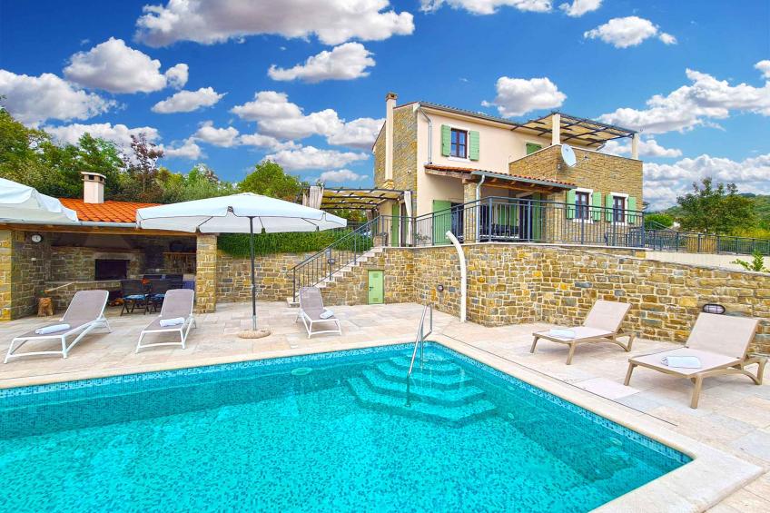 Villa Villa met airconditioning en zwembad - BF-PTVRG