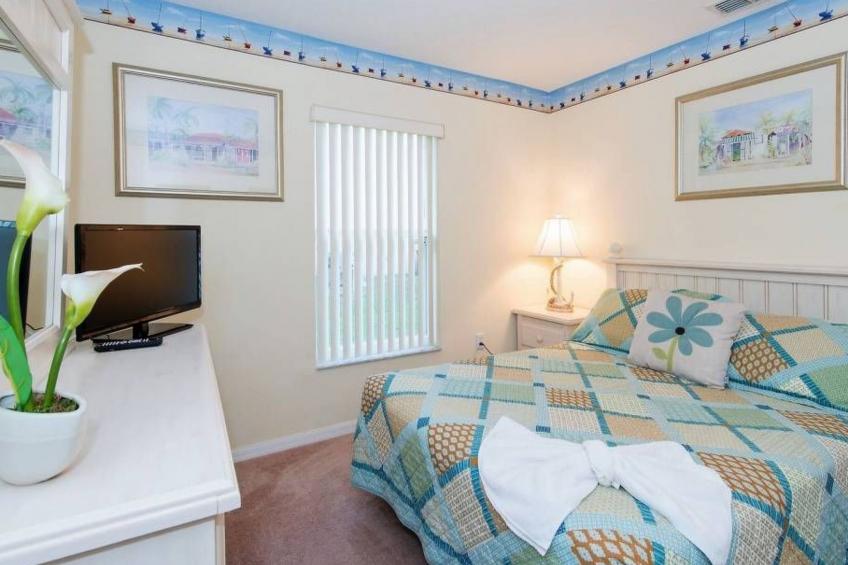 Sonniger Privatpool mit freistehendem Whirlpool und Filmraum - foto 21