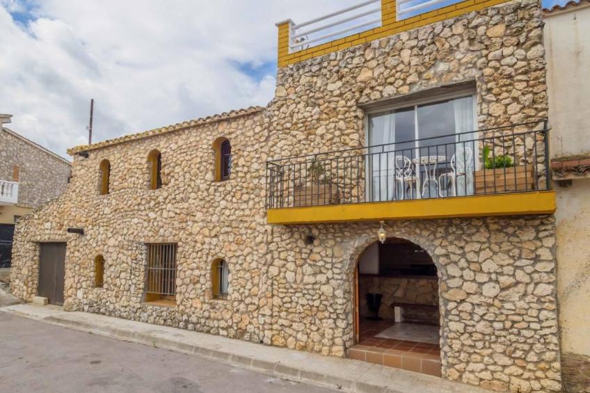 in Can Trabal mit Garten und Grill