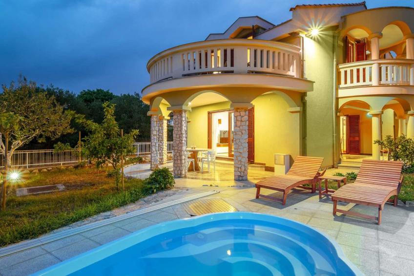 Charming Villa Rea, 8+2 with heated pool - foto 4