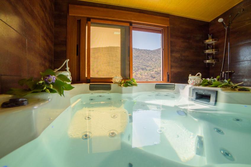 Das Upside Down House mit Whirlpool-Badewanne - foto 5