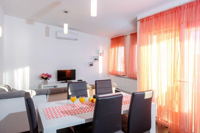 Wohnung in Dugi Rat mit Großer Terrasse - foto 3