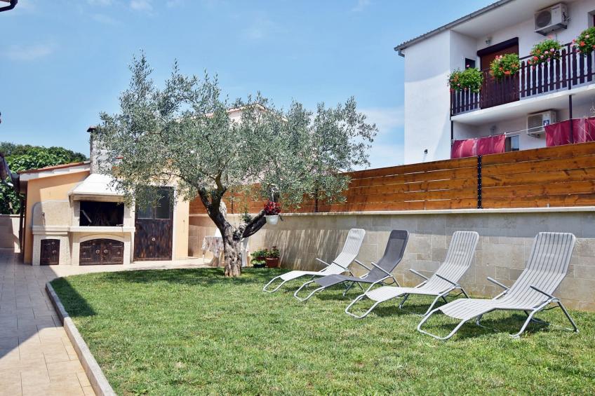 Tina & Denis - Apt Denis with Terrace and Garden - foto 14