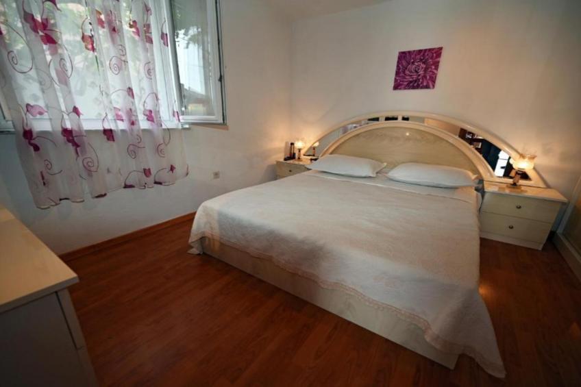 Apartments Mihovilović - 50 m from beach - One Bedroom Apartment with Terrace and Pool view (A4) - foto 5