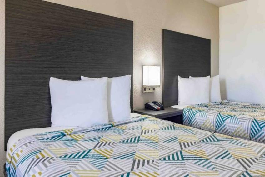 2 Queen Beds  Non-Smoking Kitchen - foto 5