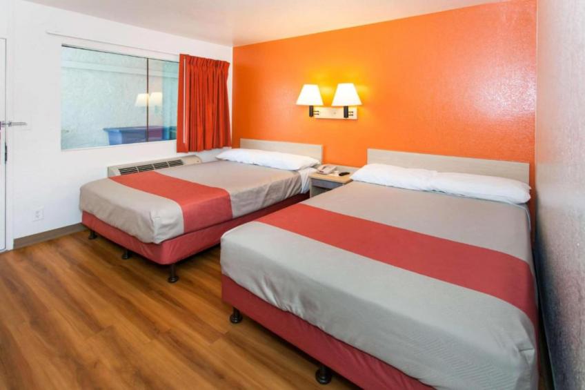 2 Full Beds