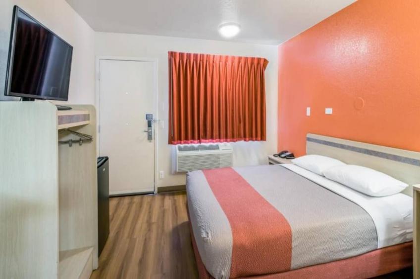 1 Queen Bed  Non-Smoking - foto 20