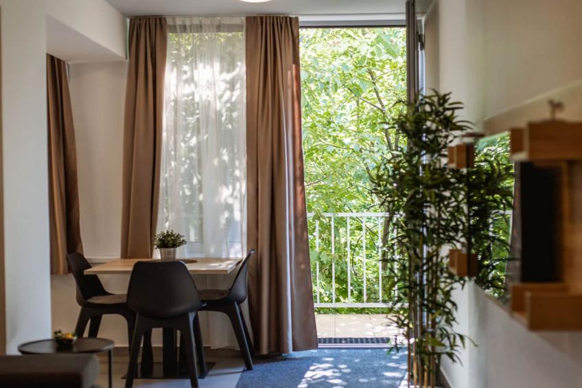 Stylish Apartments with Osijek Near Top Attractions - Standard Studio Apartment  - Maks 3