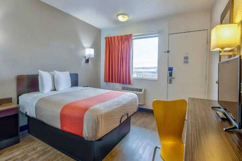 1 Queen Bed  Non-Smoking - foto 4