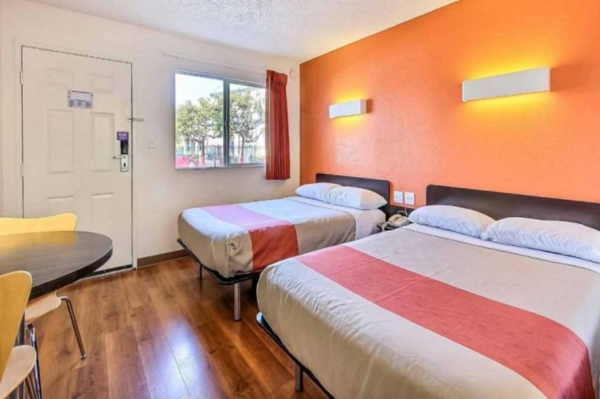 2 Full Beds  Micfridge - foto 8