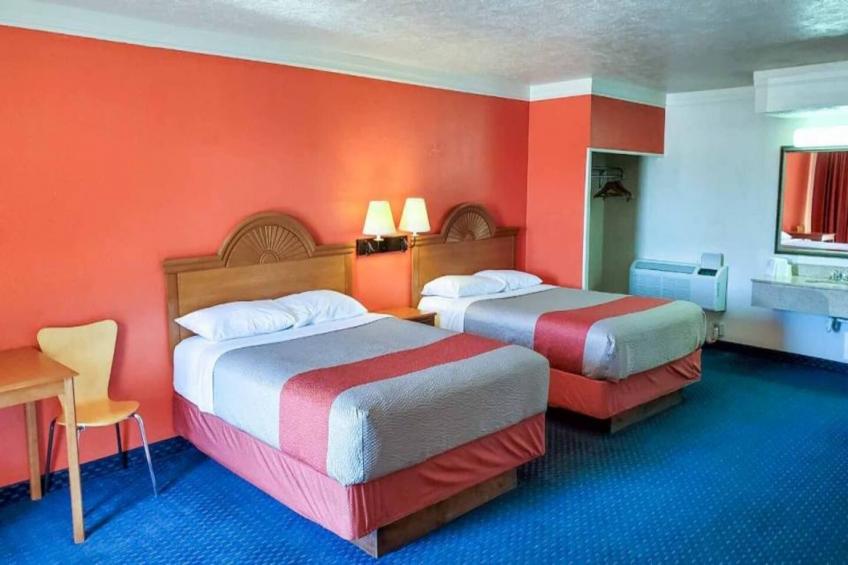 2 Queen Beds  Non-Smoking Micfridge - foto 9
