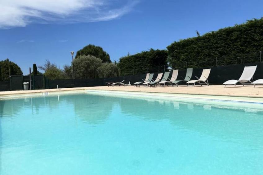 04b2 : Beau Studio Dans Un Mas Provençal - Piscine