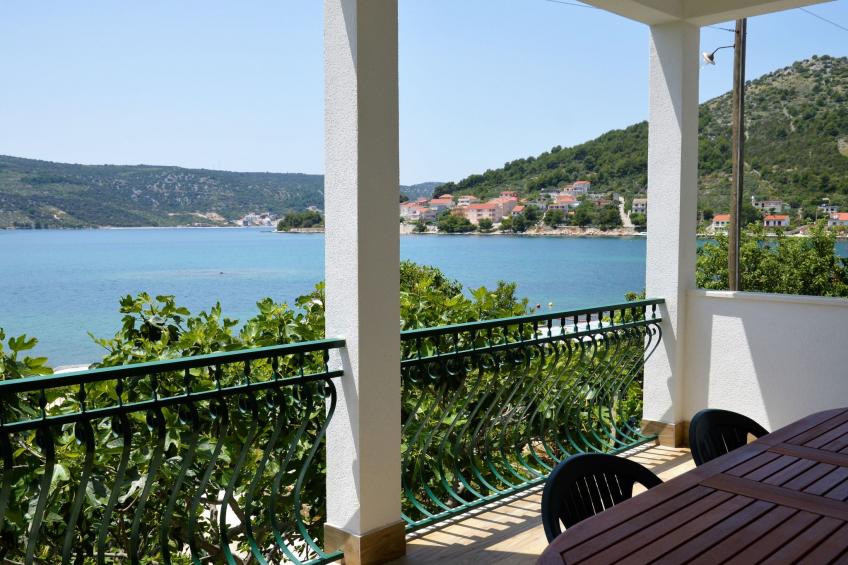 Schöne Wohnung in Poljica mit privatem Parkplatz - foto 6