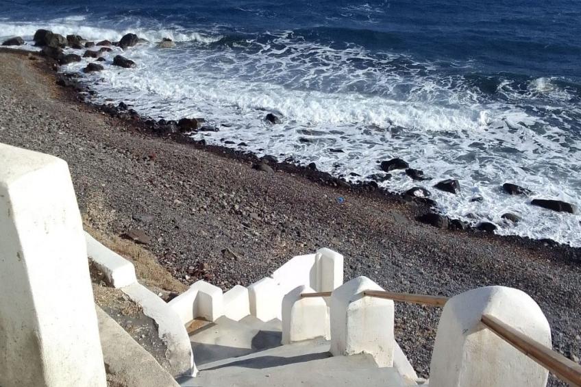 Charmantes Ferienhaus in Ia mit Privater Terrasse - foto 8