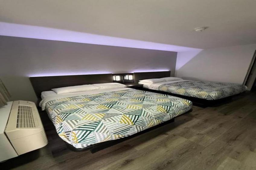 2 Queen Beds  Suite Non-Smoking Micfridge