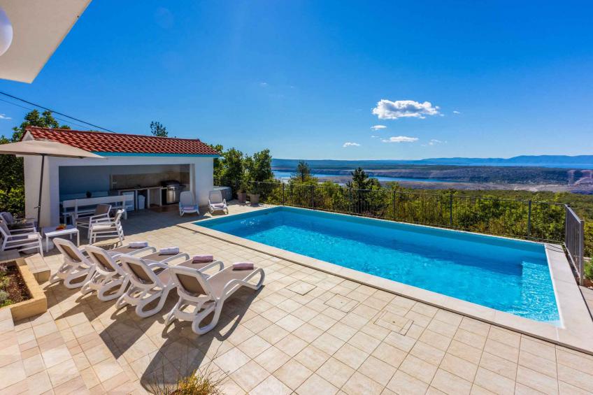 Villa met buitenzwembad en panorama uitzicht - VW-HVKF9