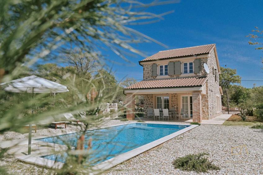 Villa met zwembad en airconditioning - BF-HMCGJ