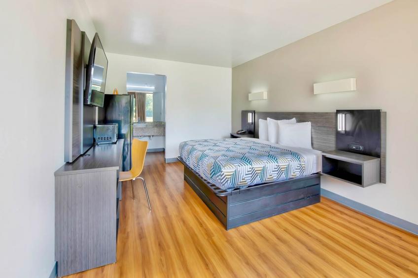 1 King Bed  Premium Micfridge Non-Smoking - foto 3