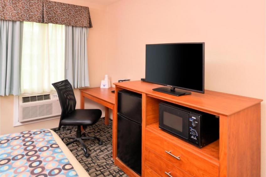 1 King Bed  Non-Smoking Micfridge - foto 13
