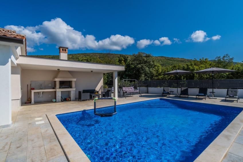 Elegantes Escape mit Pool und Panoramablick - foto 7