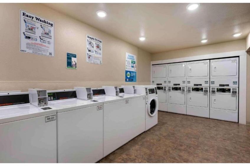 1 King Bed | Hearing Accessible, Kitchen - foto 30