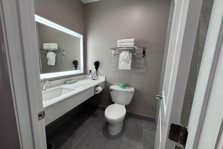2 Queen Beds  Non-Smoking Kitchen - foto 10