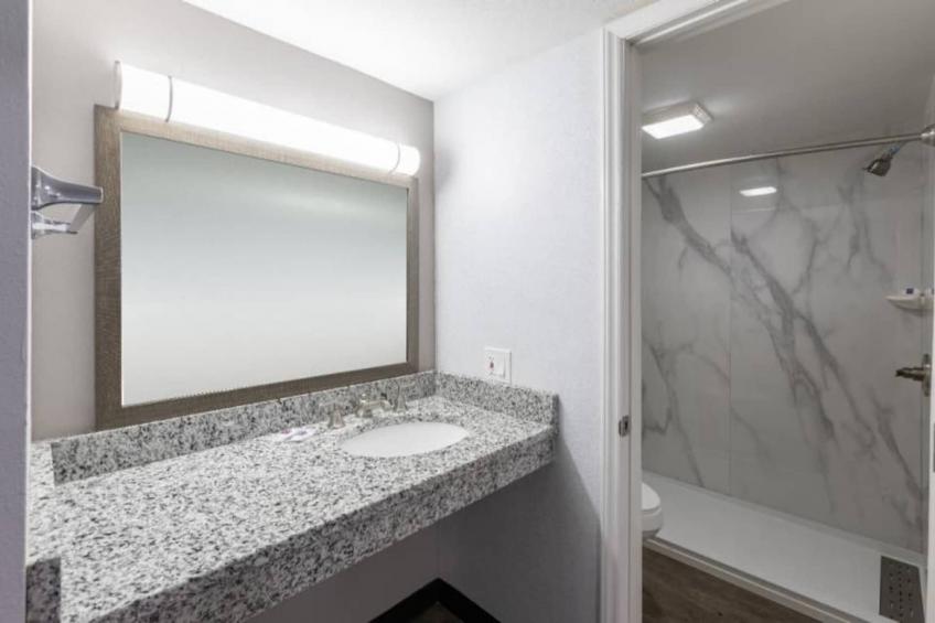2 Queen Beds  Suite Non-Smoking Kitchen - foto 30