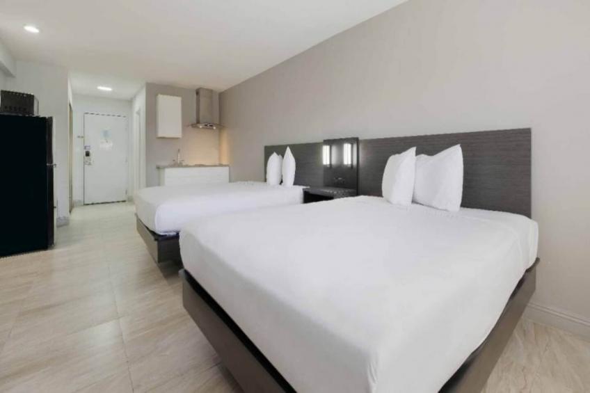 2 Queen Beds  Non-Smoking Kitchen - foto 8
