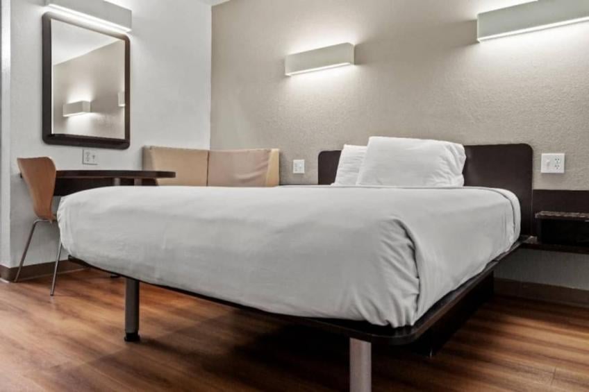 1 Queen Bed  Non-Smoking Kitchen